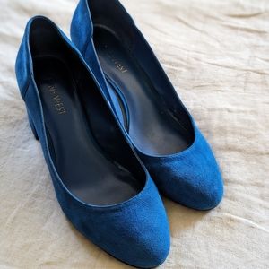 Nine West - bright blue suede shoes size 8.5